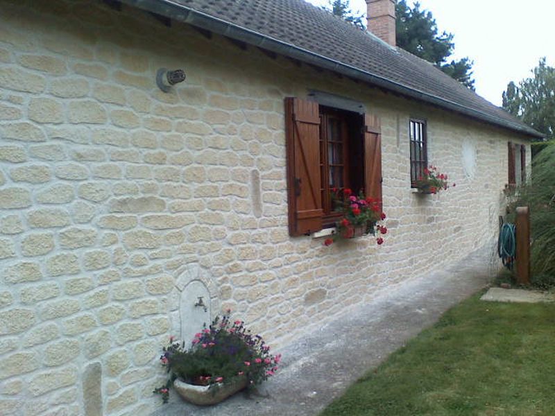 Joint à la chaux, façade en pierre à Courouvre